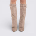 Lugane - Knöchelhohe Damenstiefel mit Schnallenriemen - Suede Shark Boots