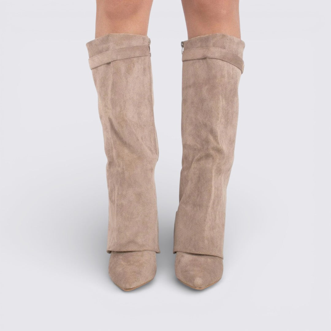 Lugane - Knöchelhohe Damenstiefel mit Schnallenriemen - Suede Shark Boots